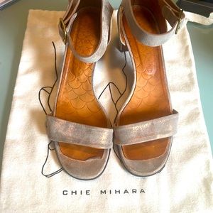 Chie Mihara Size 39.5 Kitten Block Sandals